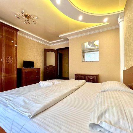 Apartpoltava Двокімнатні Апартаменти, До 6 Спальних Місць, Кутова Ванна, Корпусний Парк, Документи Для Відрядження Exterior foto